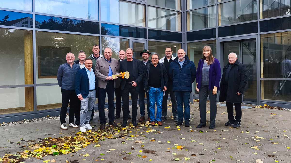 Gruppenfoto Archtiketen und Bürgermeister