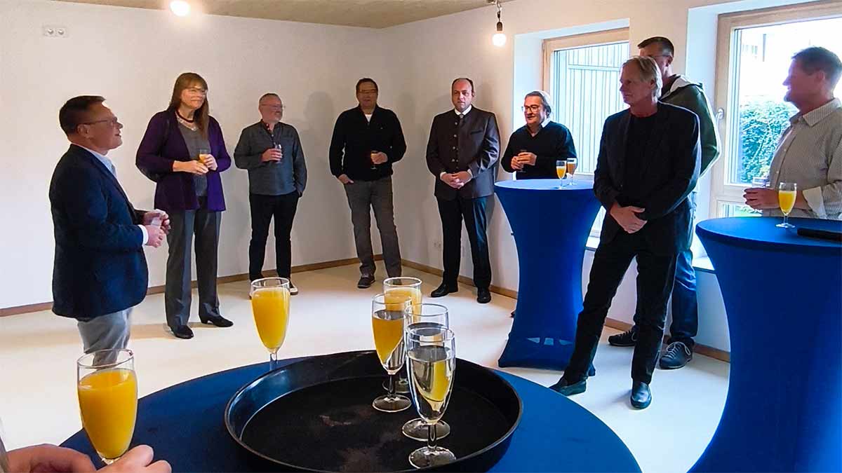 Sektempfang mit den Beteiligten